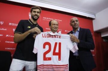 Fernando Llorente en su presentación con el Sevilla.