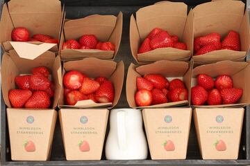 Fresas para el público en le Primer Día de Wimbledon. 