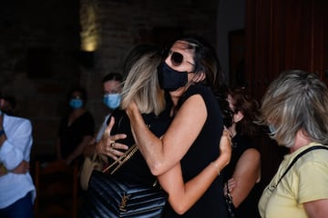 Para dar el 迆ltimo adi車s a Antonio Juan Vidal, familiares y amigos han arropado a Paz Padilla en el funeral.