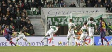 Piqué marca el 0-1.