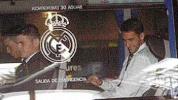 <b>ÍDOLOS</B>. Casillas y Raúl, aclamados a su llegada a Villarreal.