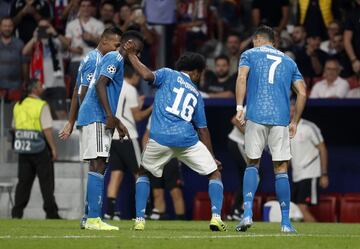 Atlético de Madrid y Juventus igualaron a dos goles en uno de los mejores compromisos de la primera fecha de la Champions League. El colombiano Juan Guillermo Cuadrado anotó uno de los goles. 