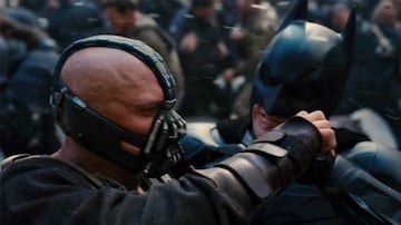 Bane and Batman in Nolan&#039;s The Dark Knight Rises.