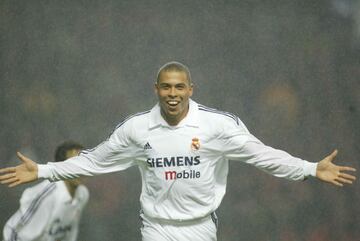 El último día del mercado del verano del verano 2002 fue uno de los más ajetreados. El Real Madrid llevaba todo el verano detrás de Ronaldo, pero no lograba legar a un acuerdo con el Inter de Milán. Finalmente, el traspaso se realizó cuando faltaba 1 hora para el cierre de mercado por 45 millones de euros. 