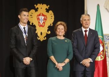 El delantero del Real Madrid y la selecci¨®n lusa, Cristiano Ronaldo es nombrado Gran Oficial de la Orden del Infante D. Henrique por el presidente del pa¨ªs