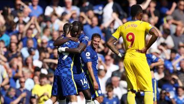 LONDON, ENGLAND - AUGUST 14: Trevoh Chalobah of Chelsea celebrates with teammate Mason Mount after scoring their side's third goal during the Premier League match between Chelsea and Crystal Palace at Stamford Bridge on August 14, 2021 in London, Eng