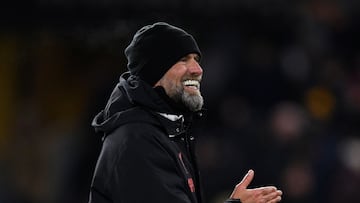 Liverpool y Chelsea se miden en la jornada 21 de Premier League y a pesar de que ambos llegan con bajas importantes, promete ser un duelo espectacular.