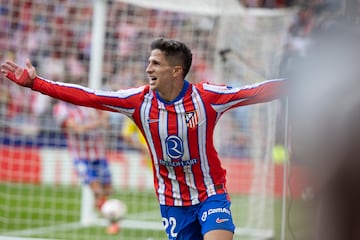 Giuliano Simeone celebra su primer gol con la primera plantilla del Atlético. 
