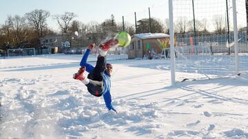 PSG train in the snow