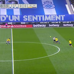 De Tomás hace el gol del año en España: control, sombrero y tirazo desde su propio campo