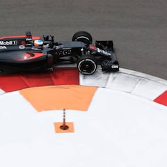 McLaren Honda mejora en tiempos, pero sirve de poco
