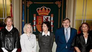 <b>LA MINISTRA Y SU EQUIPO. </b>Lissavetzky, junto a la subsecretaria del ministerio (Mercedes López, a la derecha) y las secretarias de Estado Eva Almunia y Amparo Valcárcel.