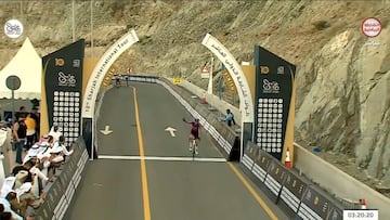 El ciclista español del Burgos Burpellet BH Mario Aparicio celebra su victoria en la primera etapa del Tour de Sharjah.