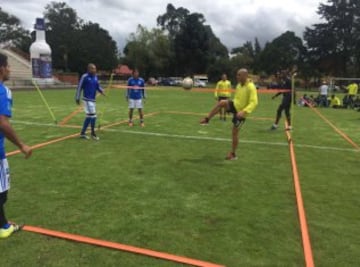 Los equipos de Bogotá sorprendieron al entrenar juntos por noble causa de tolerancia. 