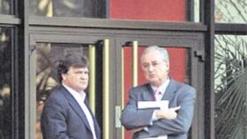 <b>CAZADOS. </b>AS localizó en Madrid a Camacho y Biern reunidos.