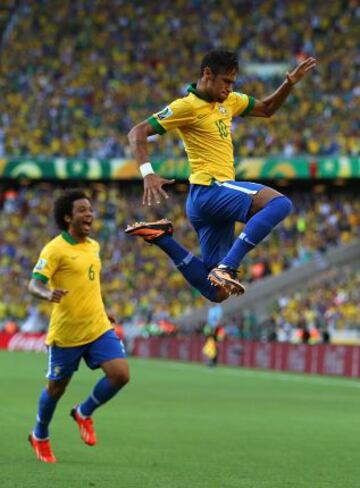 Neymar celebra su gol.