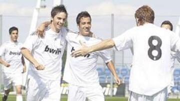 <b>CRACK EN CIERNES. </b>Sarabia se abraza a Lucas tras conseguir de gran volea el 1-0 madridista.