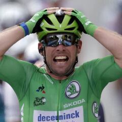 Cavendish acosa a Merckx