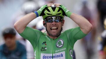 Cycling - Tour de France - Stage 6 - Tours to Chateauroux - France - July 1, 2021 Deceuninck&ndash;Quick-Step rider Mark Cavendish of Britain celebrates as he crosses the line to win stage 6 REUTERS/Benoit