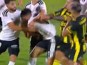 ¿Amistoso? La batalla campal de Peñarol y Colo Colo que terminó con Jonathan Villagra expulsado
