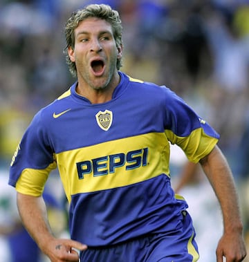 El ex rompe redes argentino del Boca Juniors mostró sus dotes goleadores en el Azul, en el año de 2011, participando en un amistoso donde fue parte del equipo Messi and Friends. 