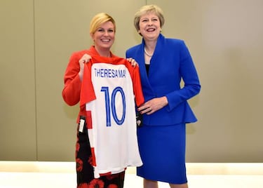 Kolinda Grabar-Kiratovic vistió de Croacia a May en la OTAN
