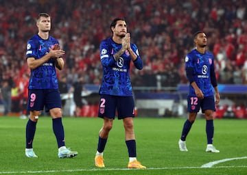 Soccer Football - Champions League - Benfica v Atletico Madrid - Estadio da Luz, Lisbon, Portugal - October 2, 2024 Atletico Madrid's Alexander Sorloth, Jose Maria Gimenez and Samuel Lino look dejected after the match REUTERS/Pedro Nunes