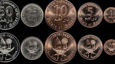 ¿Cuál es la moneda de Qatar y cuál es el tipo de cambio respecto al peso mexicano?