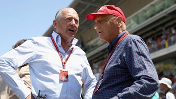 Ron Dennis con Niki Lauda en Montmeló.