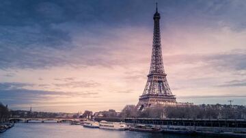 La torre Eiffel es el símbolo de la ciudad de la luz