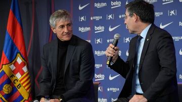 Quique Setién with former Barcelona president Josep Bartomeu.