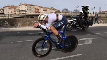 El ciclista italiano Filippo Ganna compite en la contrarreloj de la quinta etapa de la Estrella de Besseges.