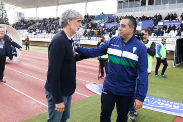 08/01/23 PARTIDO PRIMERA RFEF GRUPO 1 JORNADA 18 SAN FERNANDO - CORDOBA SALUDO DE PABLO ALFARO CON GERMAN CRESPO