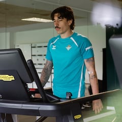 Bellerín y Chimy, listos para Pellegrini... y para el mercado