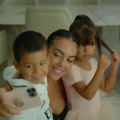 Georgina emite un comunicado defendiendo la educación de sus hijos