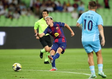 Gavi-From FC Barcelona, uma pontuação de destino durante uma partida amigável entre o FC Barcelona e Daegu FC FC