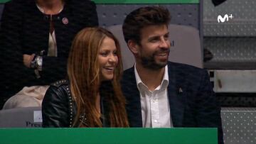 La cámara les quiere y lo saben: la reacción de Piqué y Shakira cuando la TV les enfocó