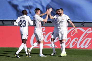Benzema celebrando su gol, el primero para el Real Madrid