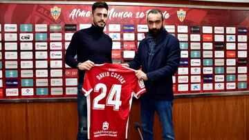 Costas, presentado como nuevo jugador del Almería.
