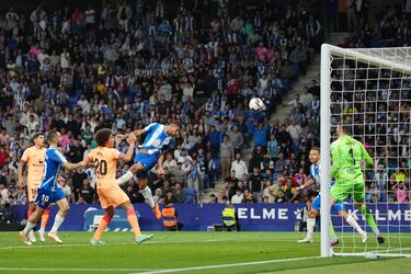 3-3. Centro de Aleix Vidal al segundo palo y Vinicius de Souza remata de cabeza para anotar el tercer tanto perico.