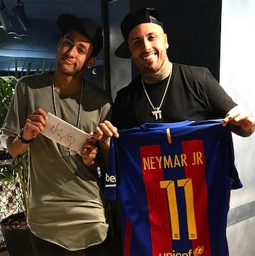 El cantante de reggaetón visitó a jugadores del Barcelona como Luis Suárez y Neymar