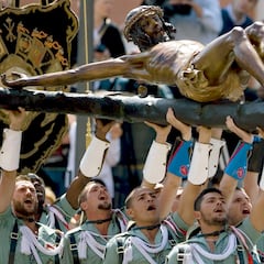 Desembarco de la Legión y traslado del Cristo de la Buena Muerte: a qué hora es y cómo las procesiones del Jueves Santo 2025 en Málaga