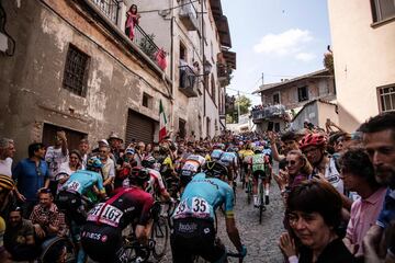 Decimosegunda etapa entre Cuneo y Pinerolo de 156 km.
