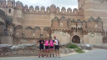 El Team GAES-Covirán tiñe de rosa los 120 km hasta Olmedo