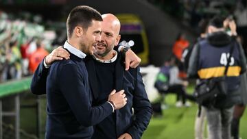 Saludo inicial entre Alessio Lisci y José Alberto.