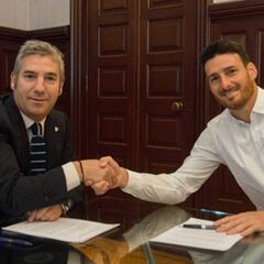 Aduriz renueva: "Sigo con mi segunda familia, estoy feliz"