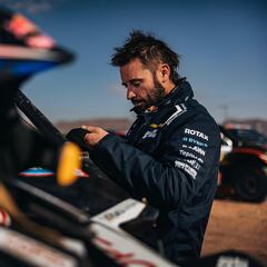 ‘Chaleco’ López hace historia en el Dakar y quiebra un récord panamericano