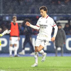 Giménez y Joao Félix toman el Milan