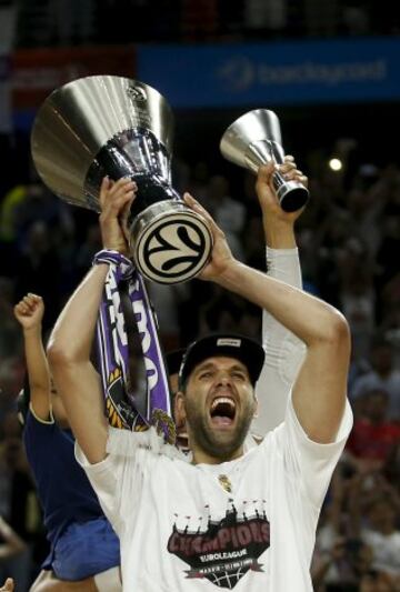 Felipe Reyes alza la Novena al cielo del Barclaycard Center de Madrid.