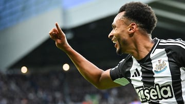 Newcastle United's English midfielder #23 Jacob Murphy celebrates after scoring his team first goal during the English Premier League football match between Newcastle United and Crystal Palace at St James' Park in Newcastle-upon-Tyne, north east England on April 16, 2025. (Photo by ANDY BUCHANAN / AFP) / RESTRICTED TO EDITORIAL USE. No use with unauthorized audio, video, data, fixture lists, club/league logos or 'live' services. Online in-match use limited to 120 images. An additional 40 images may be used in extra time. No video emulation. Social media in-match use limited to 120 images. An additional 40 images may be used in extra time. No use in betting publications, games or single club/league/player publications. /